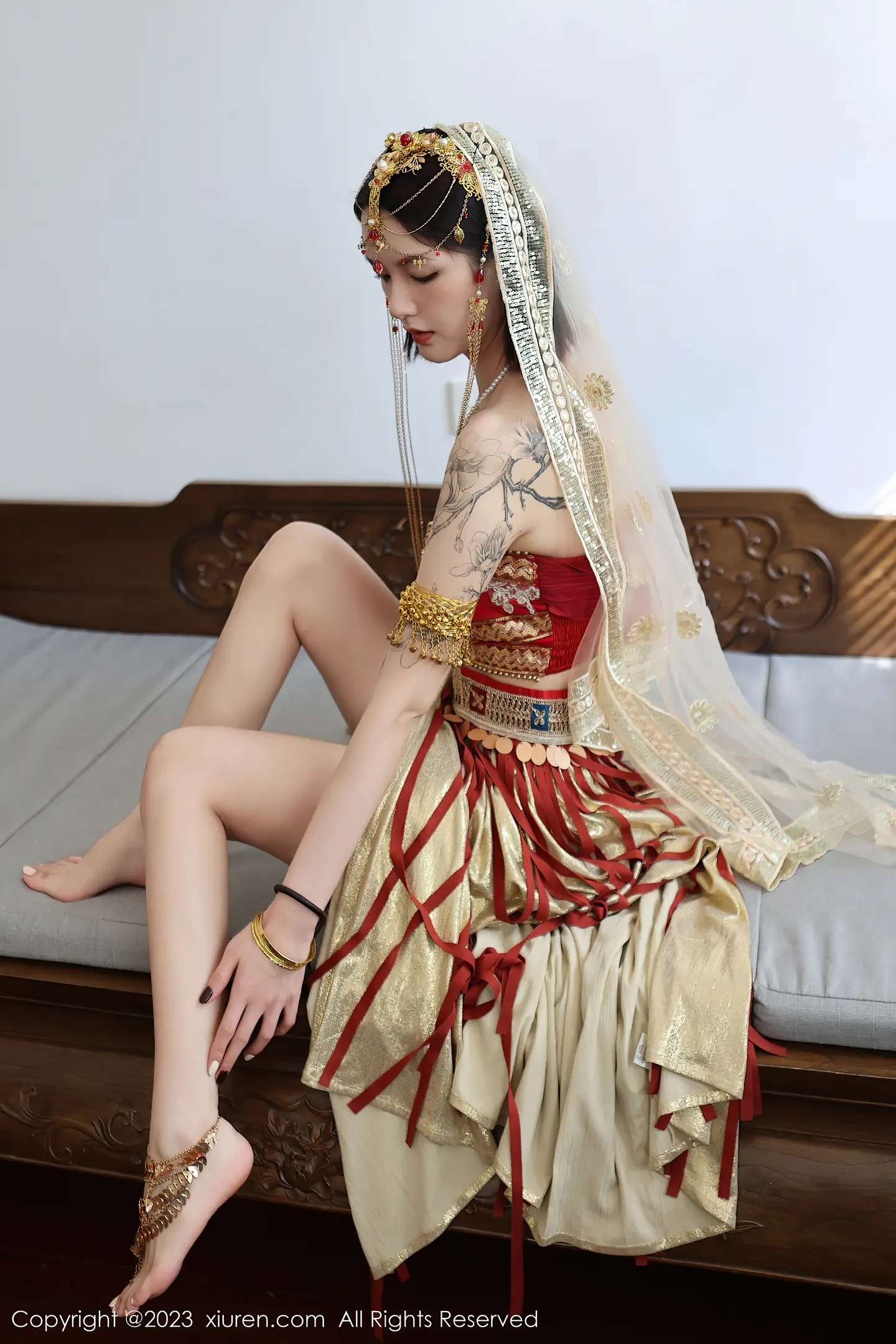 图片[5]-[XiuRen秀人网]2023.02.09 VOL.6240 乔一一 红色西域内衣舞蹈服加金色长裙性感写真集-秀人网官方网站